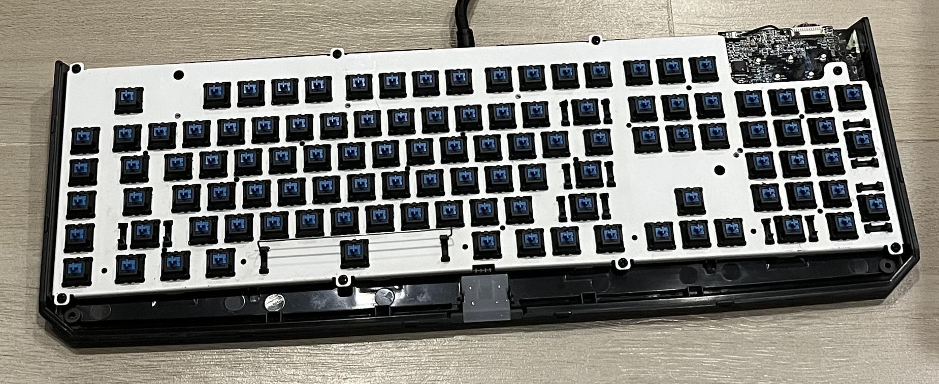 The Razer Blackwidow Chroma, refurbushed with Cherry MX Blues